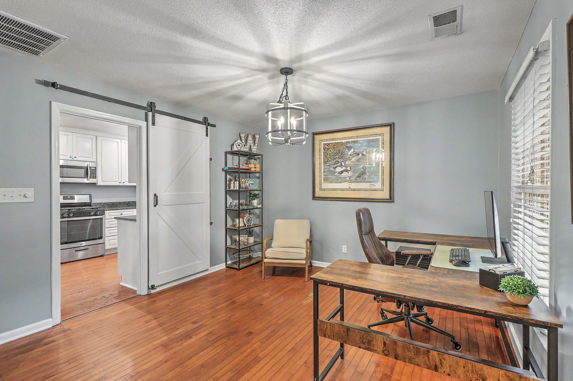 203 Shaftesbury Lane Photo 13