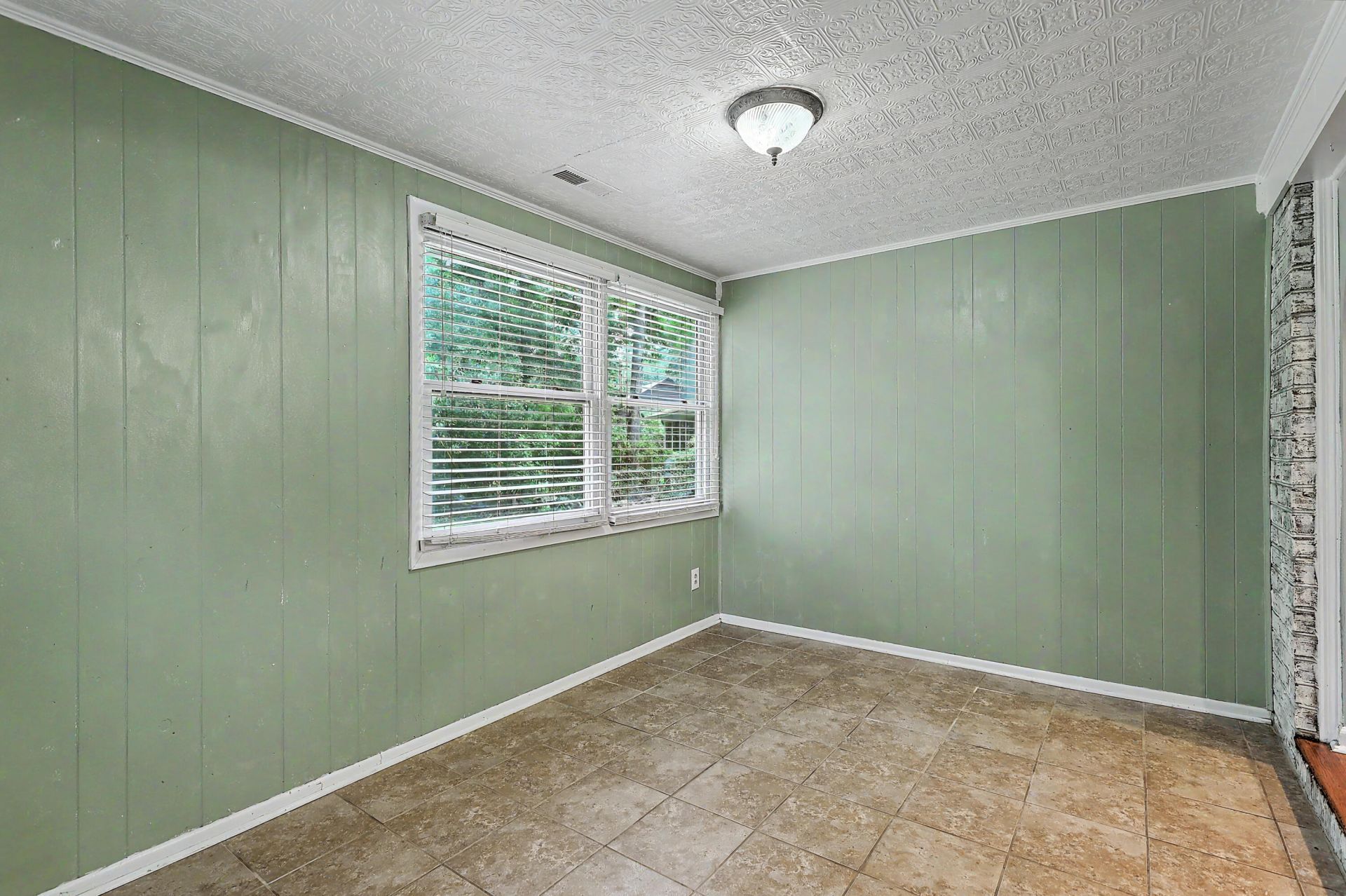 203 Shaftesbury Lane Photo 23