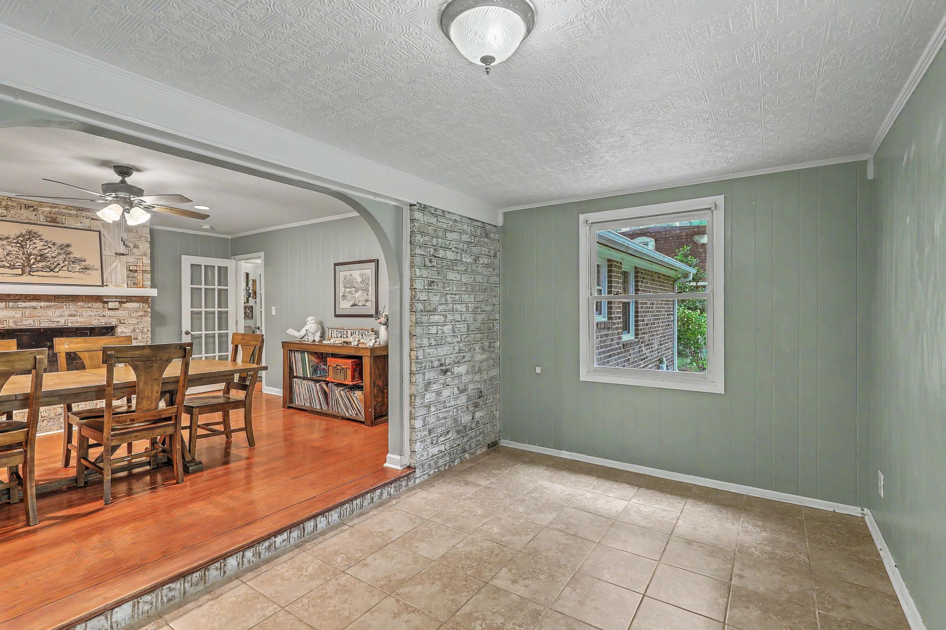 203 Shaftesbury Lane Photo 24