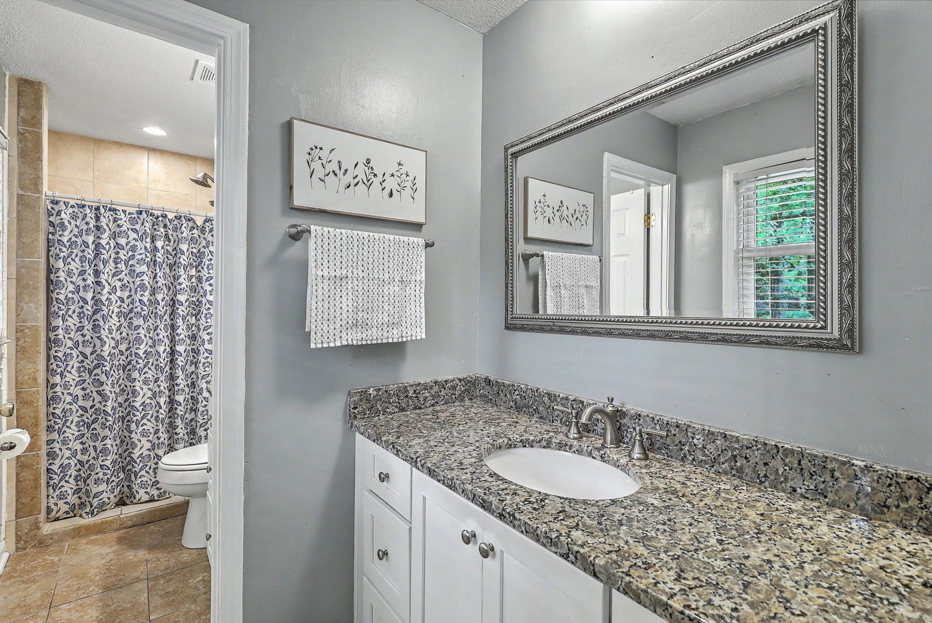 203 Shaftesbury Lane Photo 30