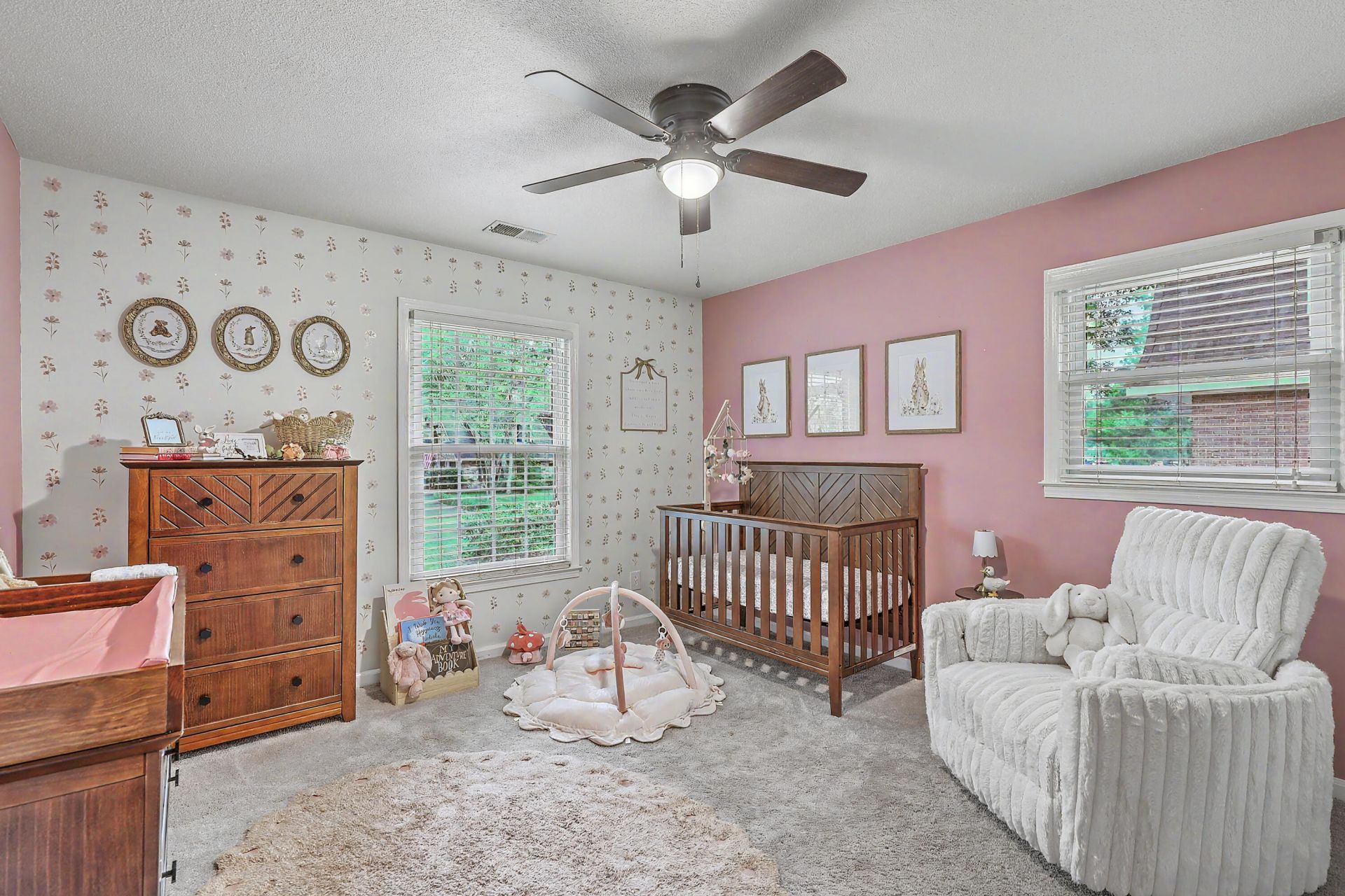203 Shaftesbury Lane Photo 32