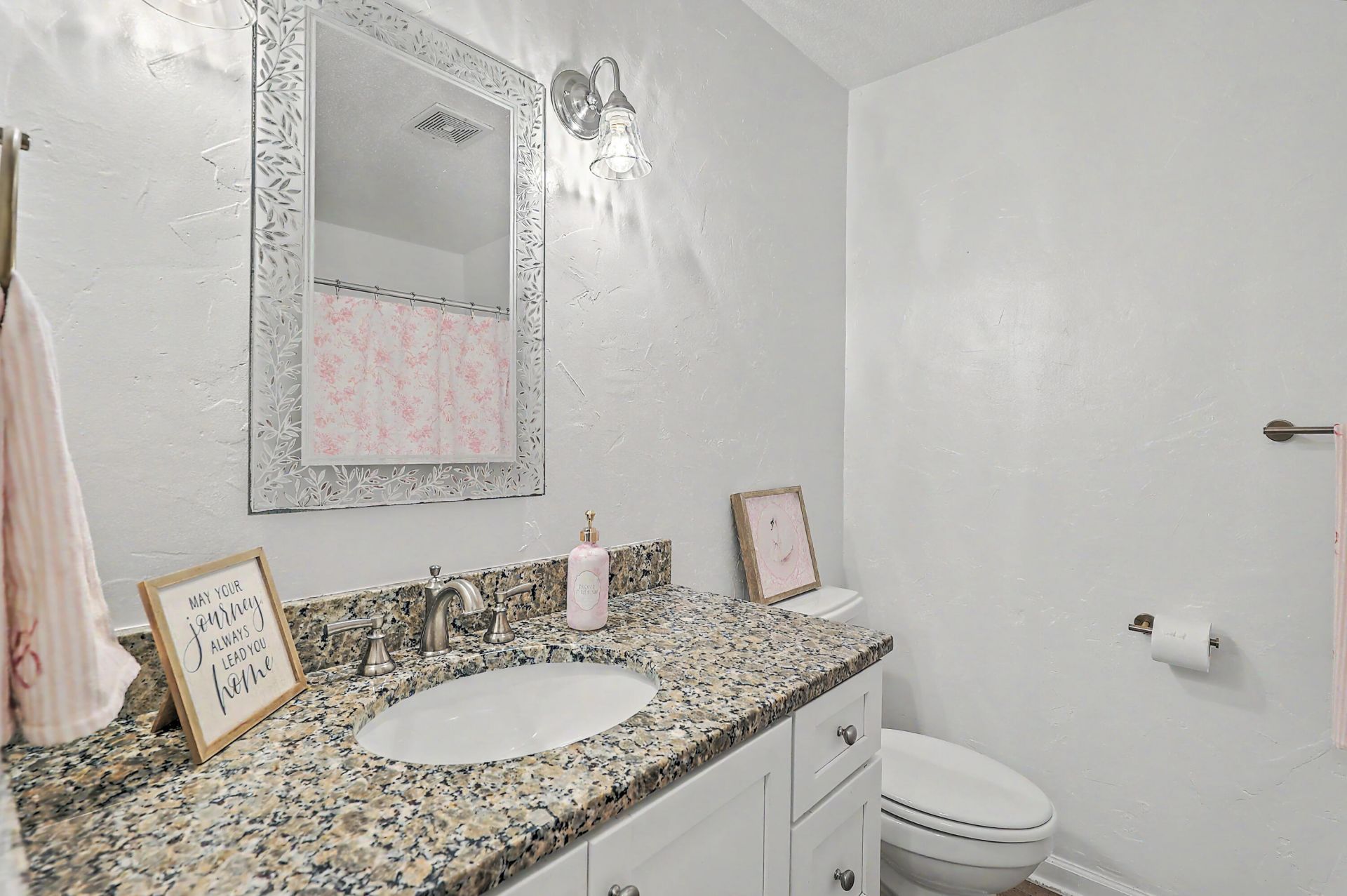 203 Shaftesbury Lane Photo 34