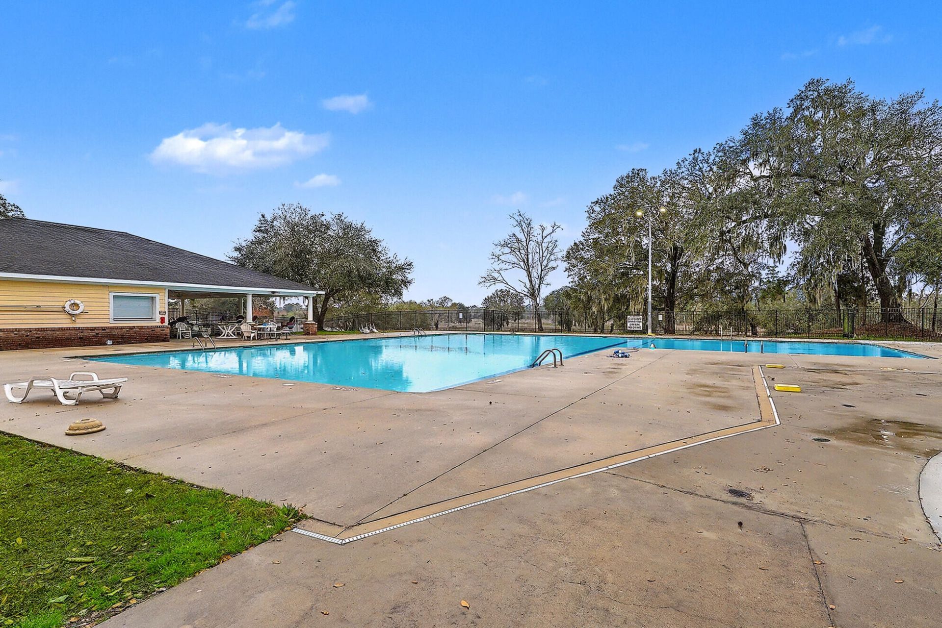 203 Shaftesbury Lane Photo 41