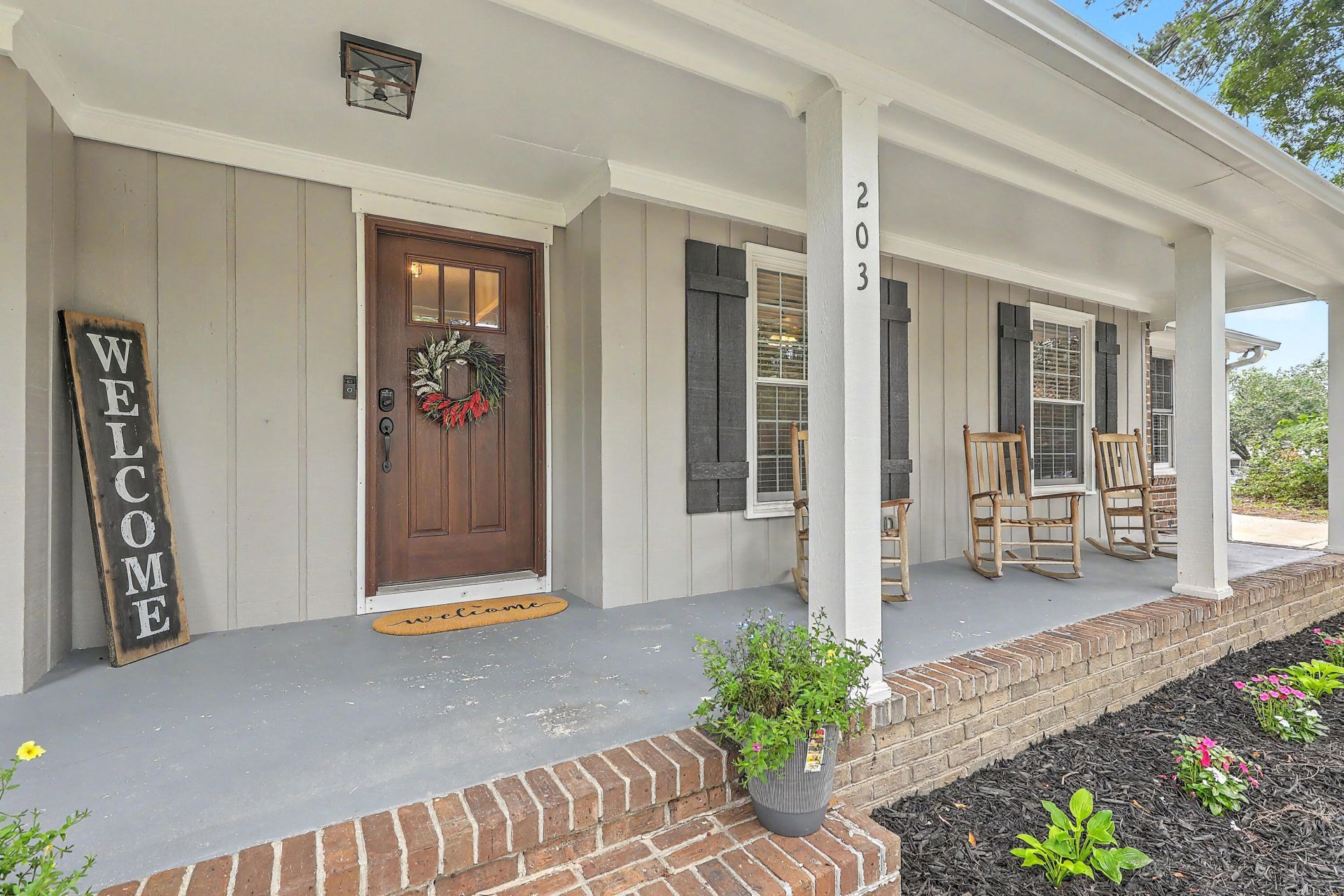 203 Shaftesbury Lane Photo 5