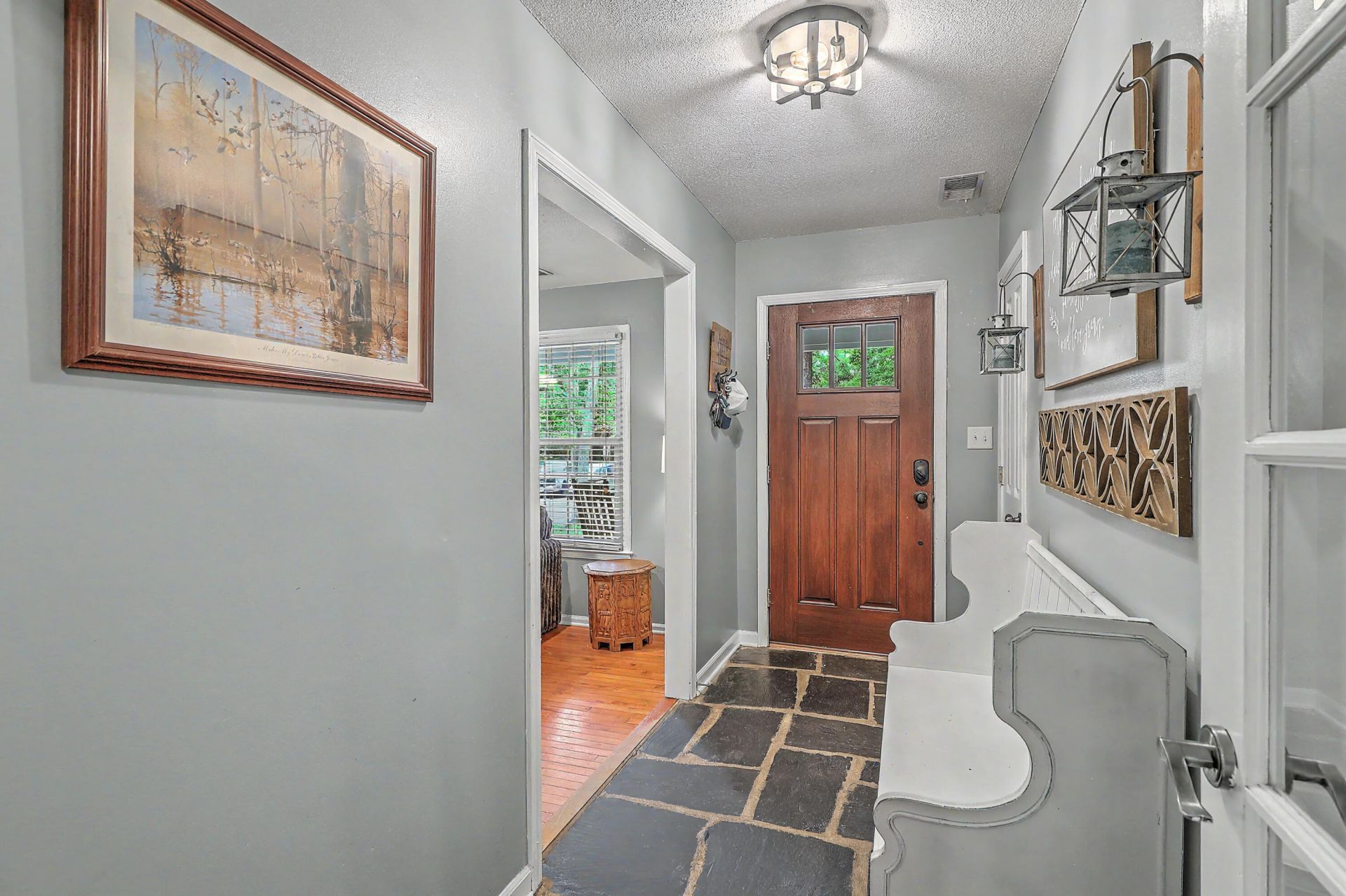 203 Shaftesbury Lane Photo 7
