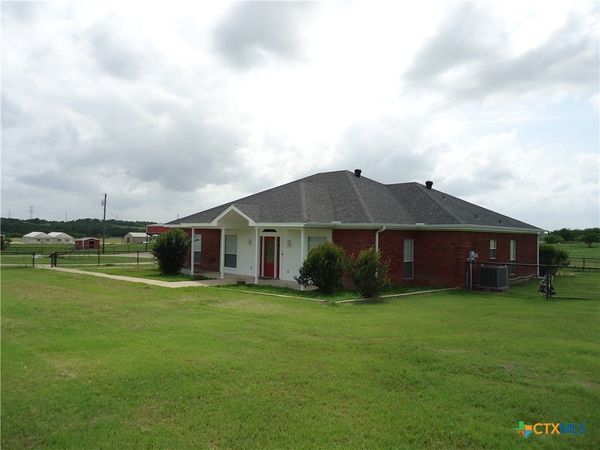 9630 Hunt Hill Road , Rogers, TX 76569