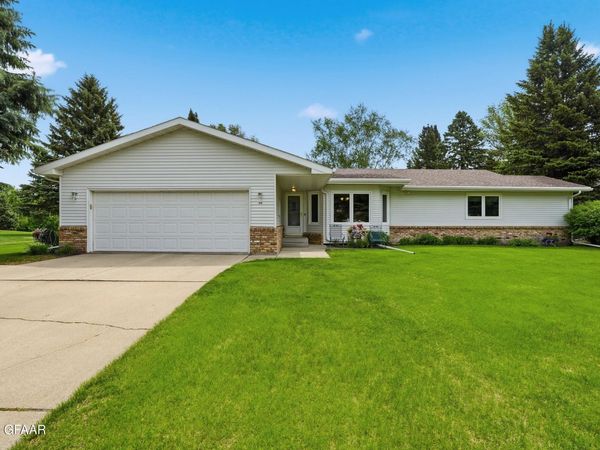 913 JAMES Avenue SE, East Grand Forks, MN 56721