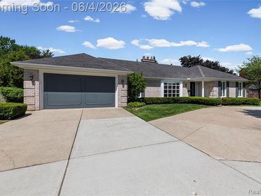 739 Ballantyne Road, Vlg of Grosse Pointe Shores, MI 48236