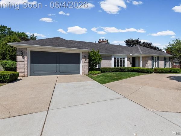 739 Ballantyne Road, Vlg of Grosse Pointe Shores, MI 48236