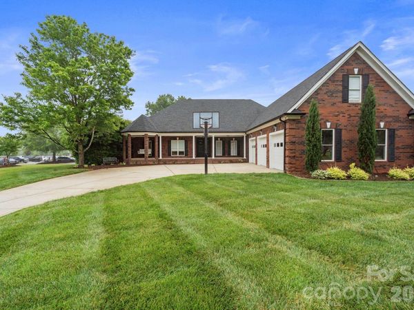 9700 Tournament Drive , Matthews, NC 28104