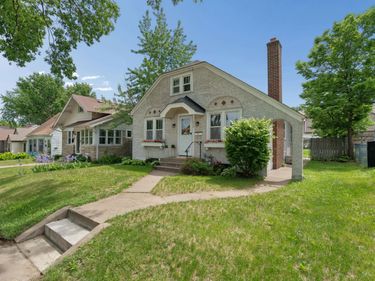 950 Hawthorne Avenue E, Saint Paul, MN 55106