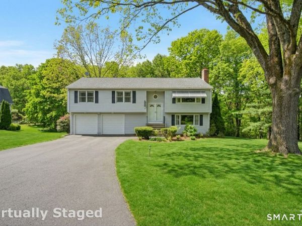 4 Woodland Hollow , Windsor Locks, CT 06096