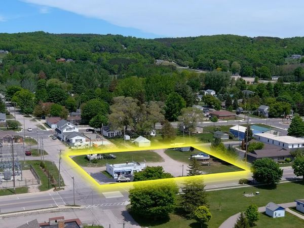 903 Main Street, Frankfort, MI 49635