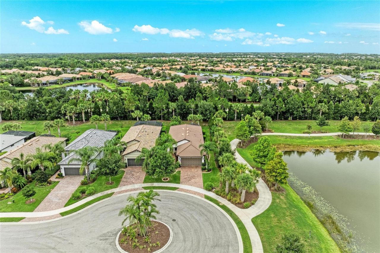 17002 Hampton Falls Terrace, Bradenton, FL 34202 Photo