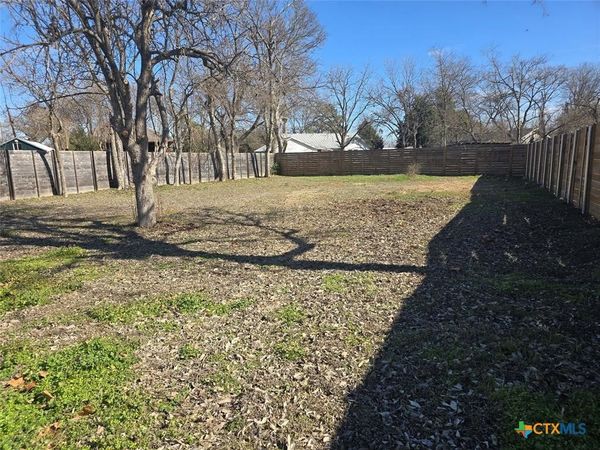 305-B Lexington Road , Elgin, TX 78621