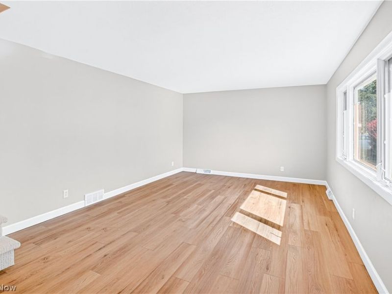 317 E 312th Street, Willowick, OH 44095 Photo 11