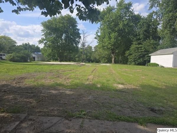315 Cherry Street , Carthage, IL 62321