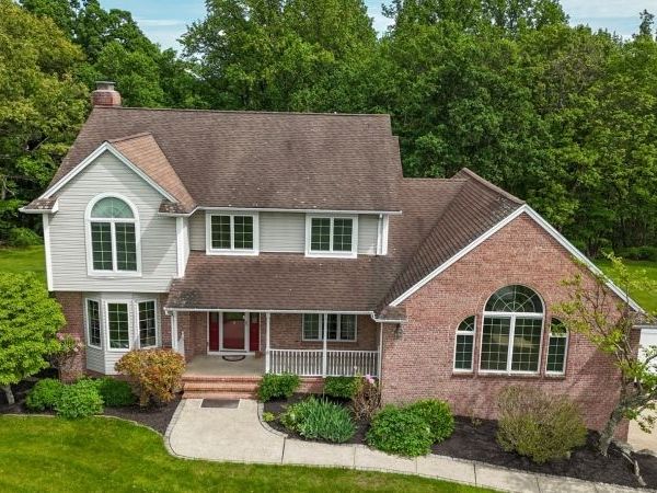 6 Meadow Lake Dr, Hardwick, NJ 07825