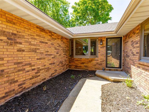 8316 Hammontree Drive , Urbandale, IA 50322