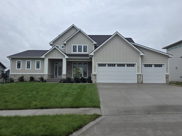 16220 Sharon Drive, Urbandale, IA 50323