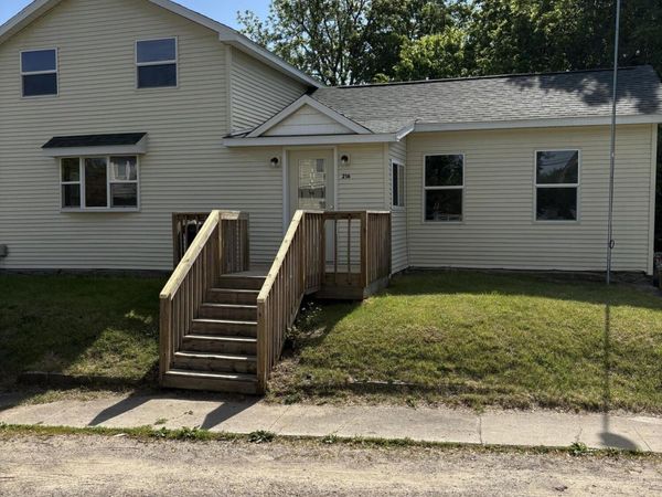 352 N Maple Street, Maple Rapids, MI 48835