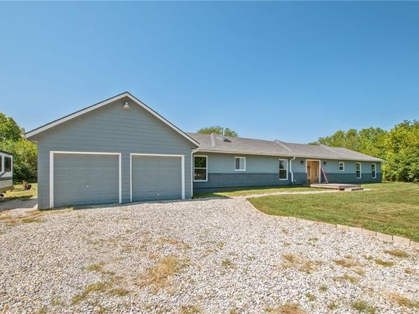 7509 E State Route YY Road, Peculiar, MO 64078