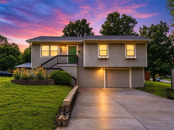 211 SE 51 Road, Warrensburg, MO 64093