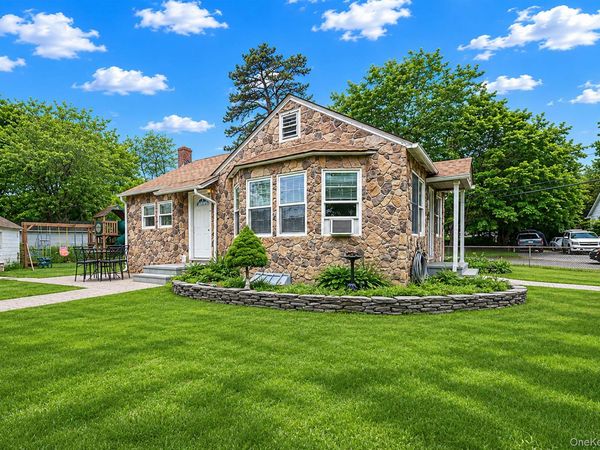 276 Dogwood Road W, Mastic Beach, NY 11951
