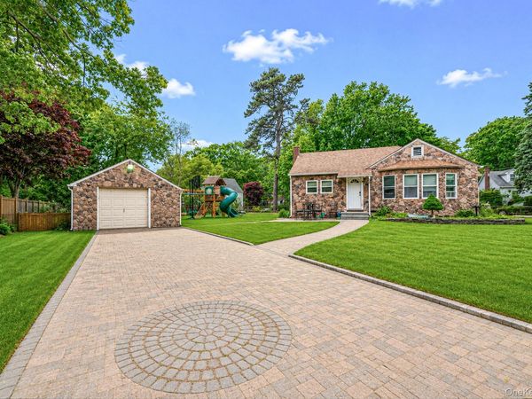 276 Dogwood Road W, Mastic Beach, NY 11951