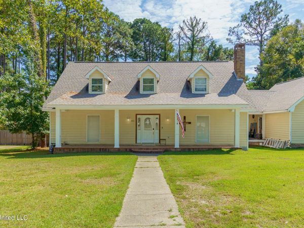 101 Pinewood Drive, Hattiesburg, MS 39402