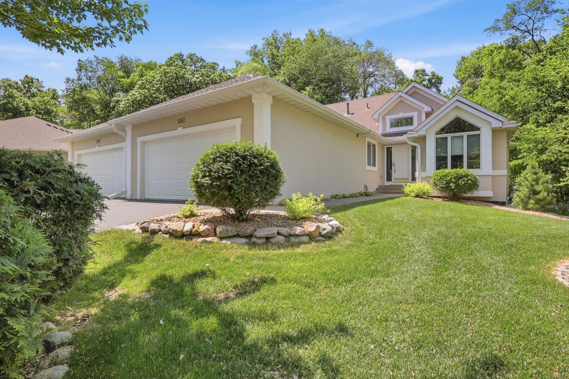 1887 Magnolia Lane N, Plymouth, MN 55441 Main Photo