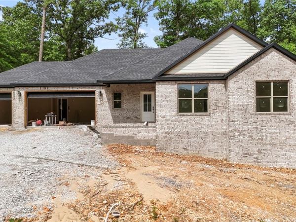 3 March Lane , Bella Vista, AR 72714