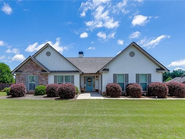818 Bradmore Court , Hoschton, GA 30548