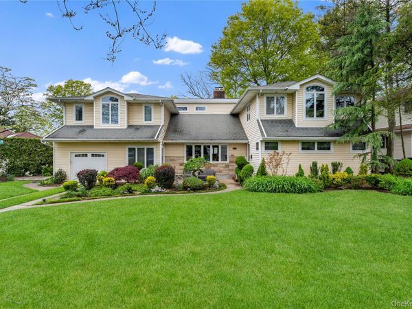 565 Mohawk Road , West Hempstead, NY 11552