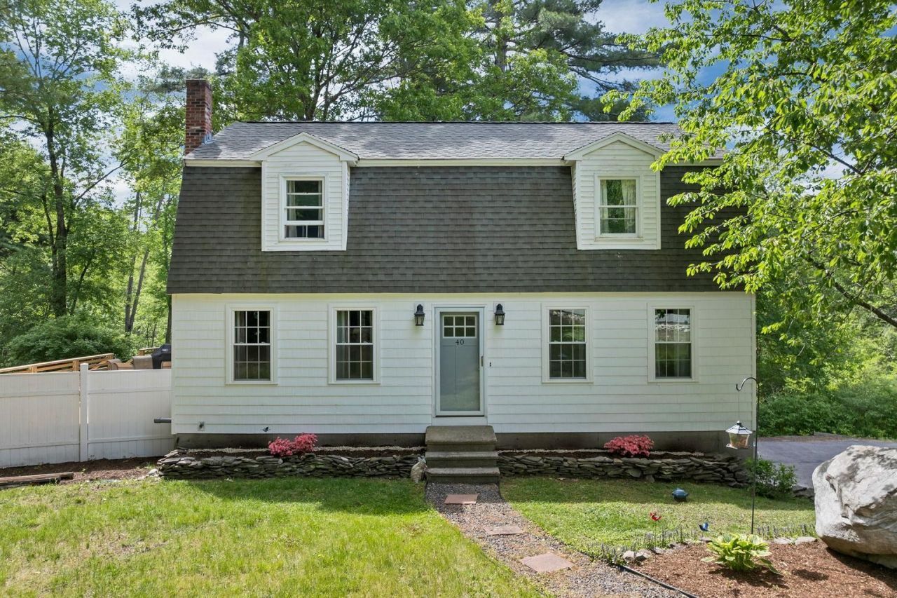 40 Sheldon Road, Derry, NH 03038 Main Photo