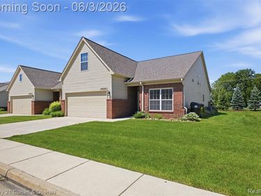 24066 HEMLOCK Drive, Woodhaven, MI 48134