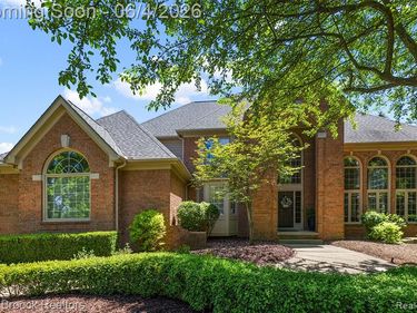 4975 Crestone Way, Oakland Twp, MI 48306