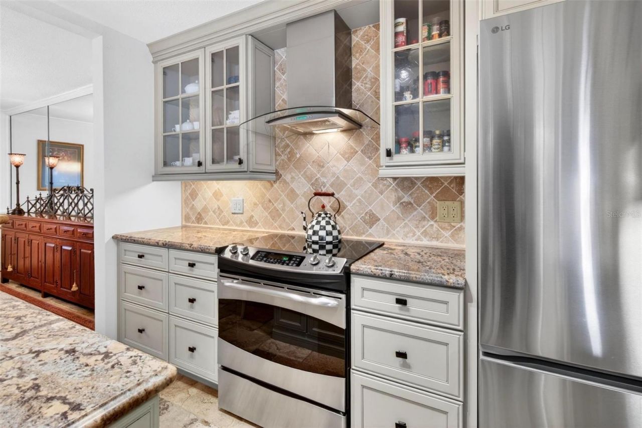 1065 Eden Isle Boulevard Ne, Unit 2, Saint Petersburg, FL 33704 Photo