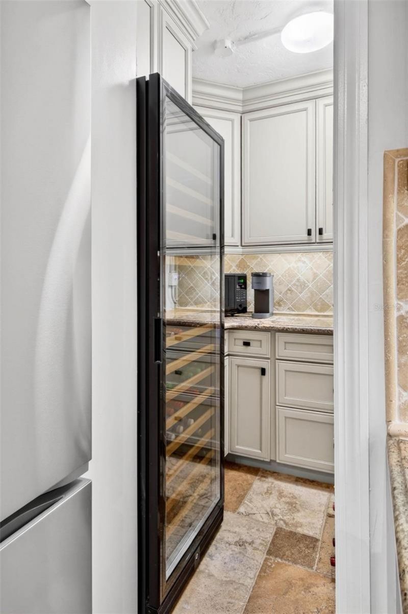 1065 Eden Isle Boulevard Ne, Unit 2, Saint Petersburg, FL 33704 Photo