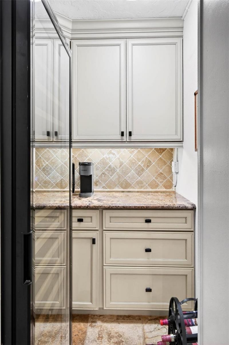 1065 Eden Isle Boulevard Ne, Unit 2, Saint Petersburg, FL 33704 Photo