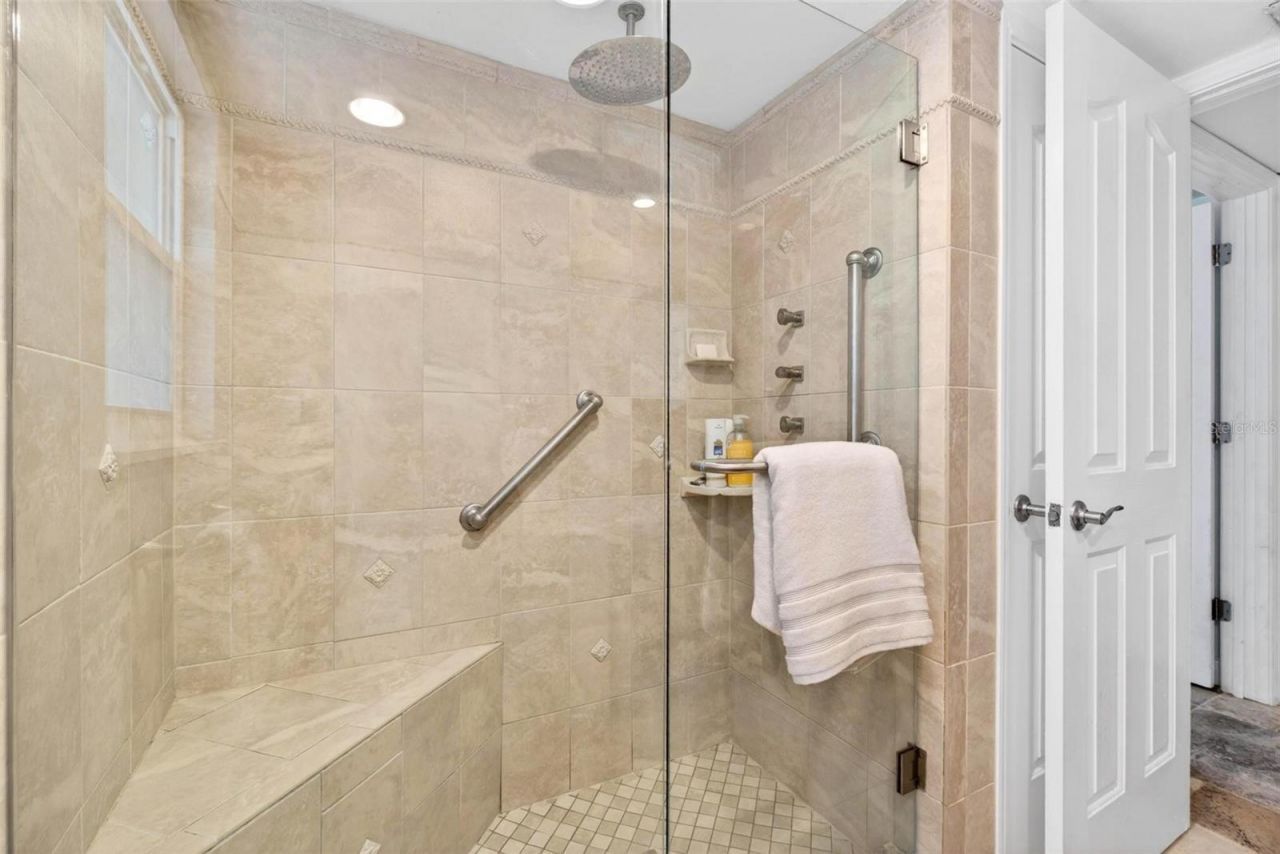 1065 Eden Isle Boulevard Ne, Unit 2, Saint Petersburg, FL 33704 Photo