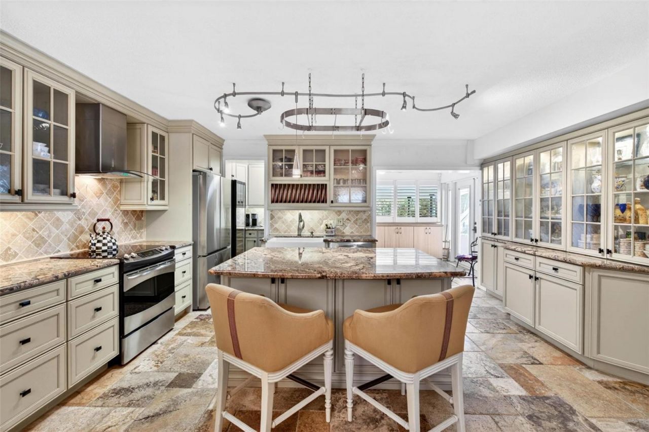 1065 Eden Isle Boulevard Ne, Unit 2, Saint Petersburg, FL 33704 Photo
