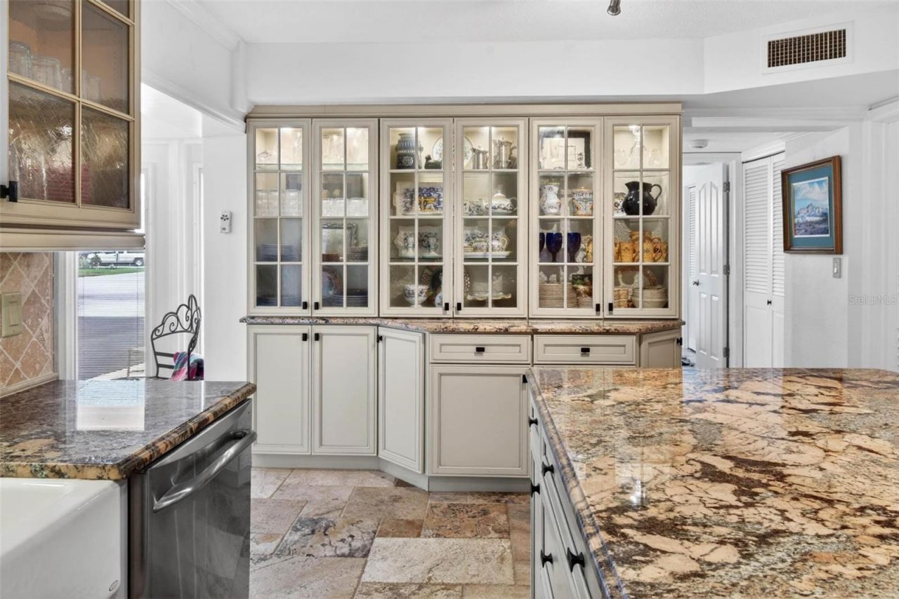 1065 Eden Isle Boulevard Ne, Unit 2, Saint Petersburg, FL 33704 Photo