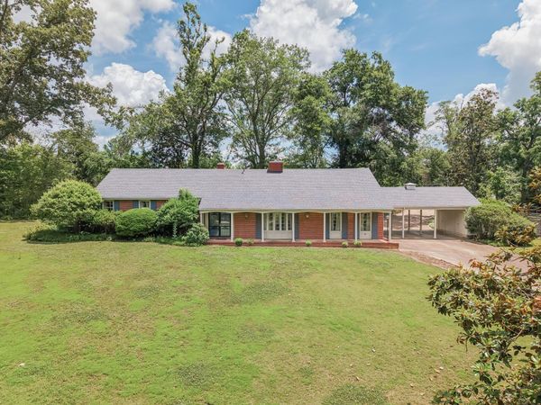 1916 Oak Ln., Corinth, MS 38834