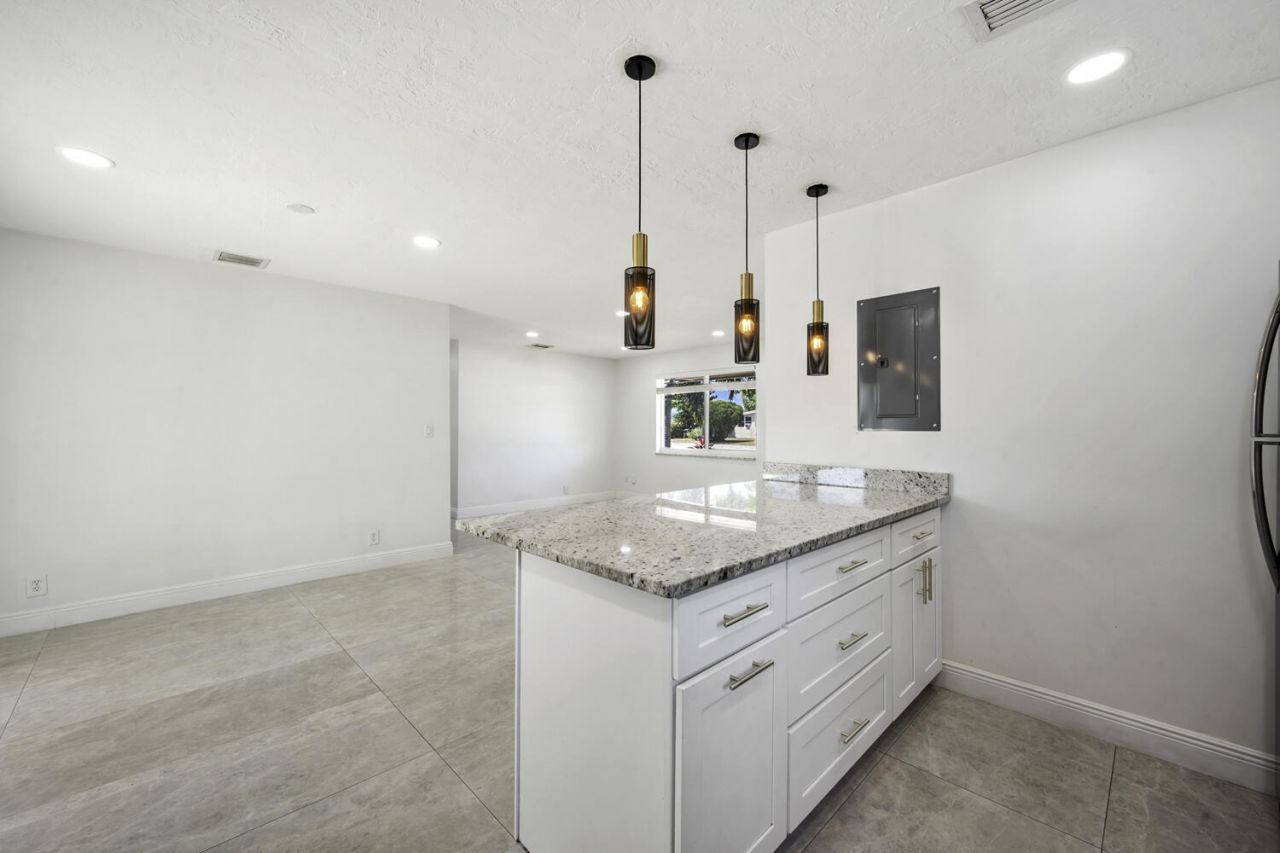2100 N Seacrest Boulevard, Boynton Beach, FL 33435 Photo