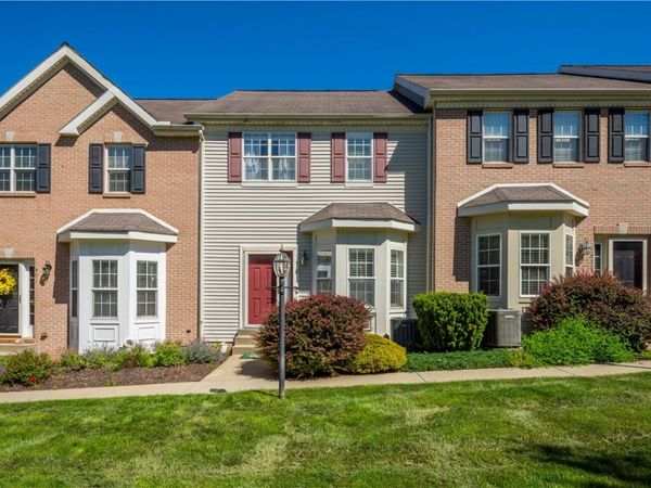 903 Royal Ct , Canonsburg, PA 15317