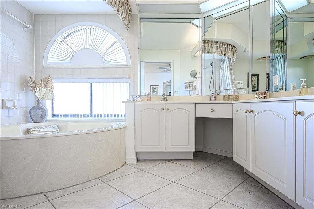 613 Beachwalk Cir, Unit J, Naples, FL 34108 Photo