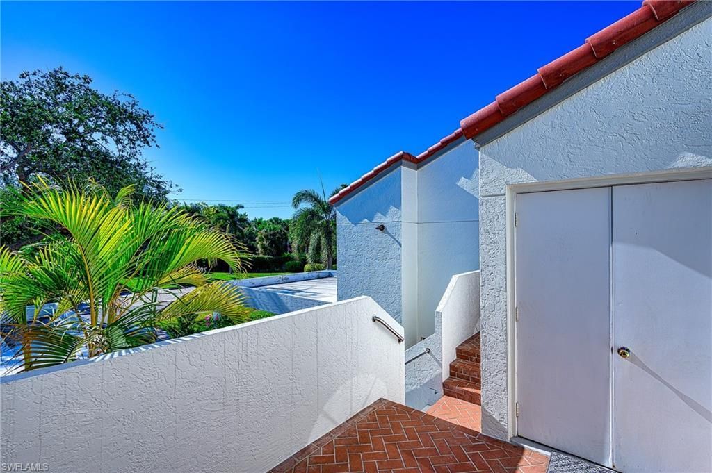 613 Beachwalk Cir, Unit J, Naples, FL 34108 Photo