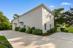 1508 Hillside Dr. S  photo 4