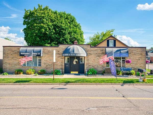 204 E Grand River Avenue , Fowlerville Vlg, MI 48836